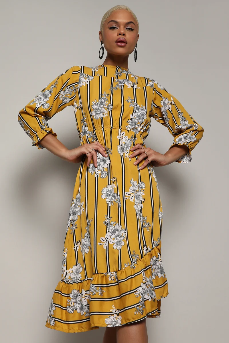 كامبوس سوترا فستان نسائي مخطط بنقوش نباتية بلون الخردل