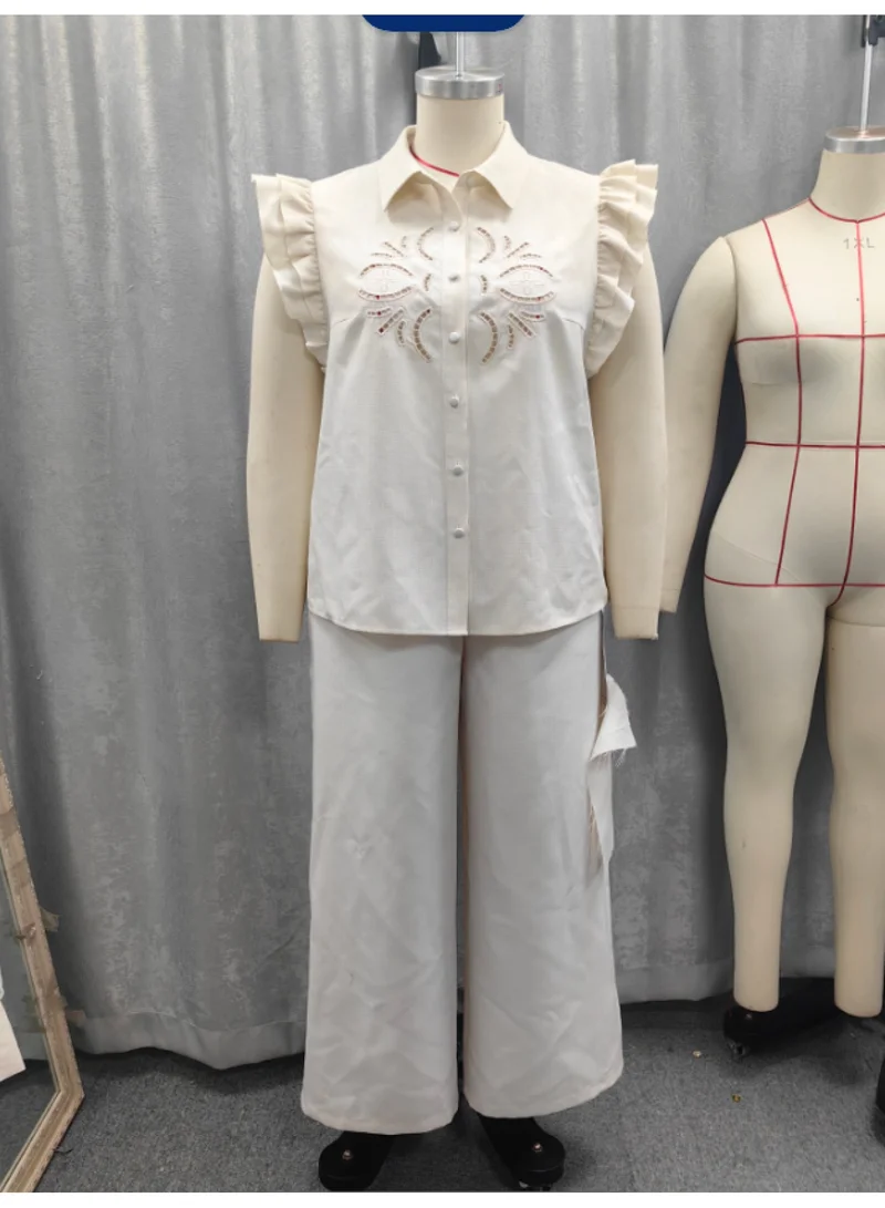 SIMPLEE The plus size two-piece set is a fashionable matching top and bottom, suitable for curvaceous women