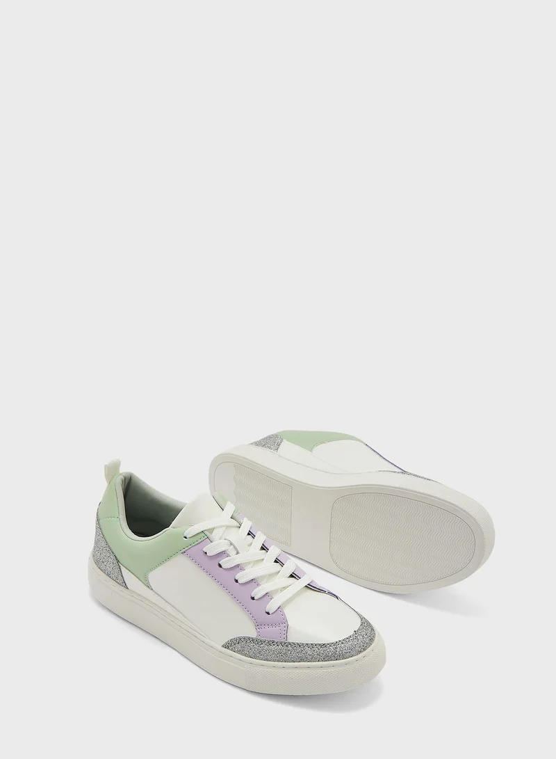 Ginger Shimmery Details Sneaker