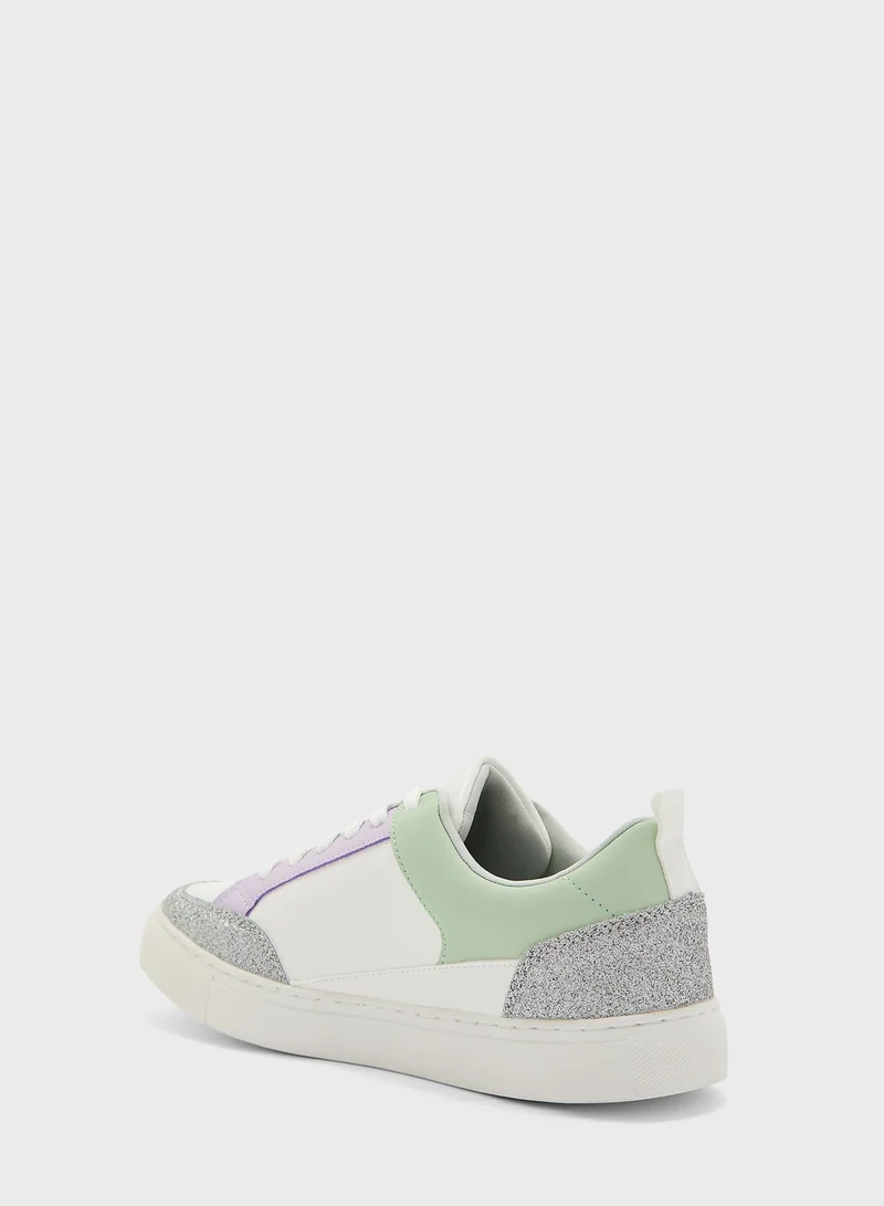 Ginger Shimmery Details Sneaker