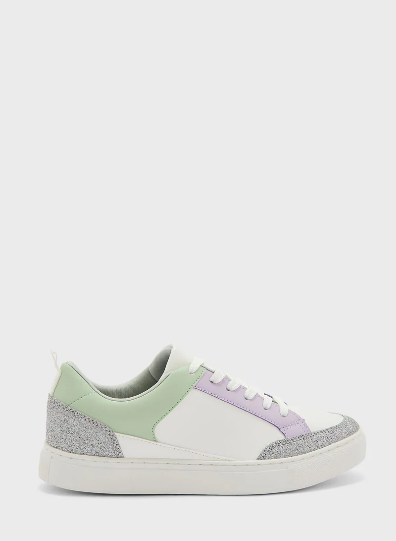 Ginger Shimmery Details Sneaker