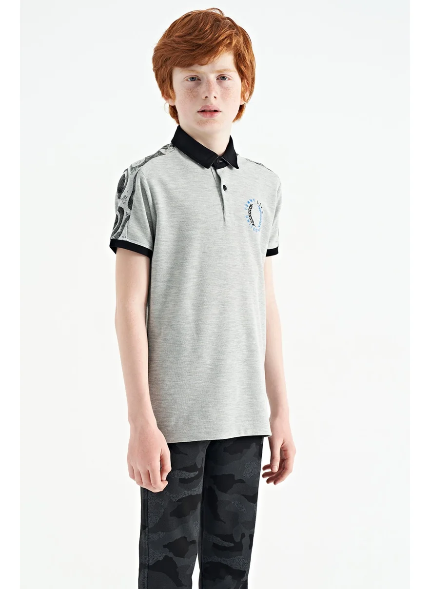تومي لايف Gray Melange Print Detailed Pola Collar Standard Pattern Boys T-Shirt - 11166