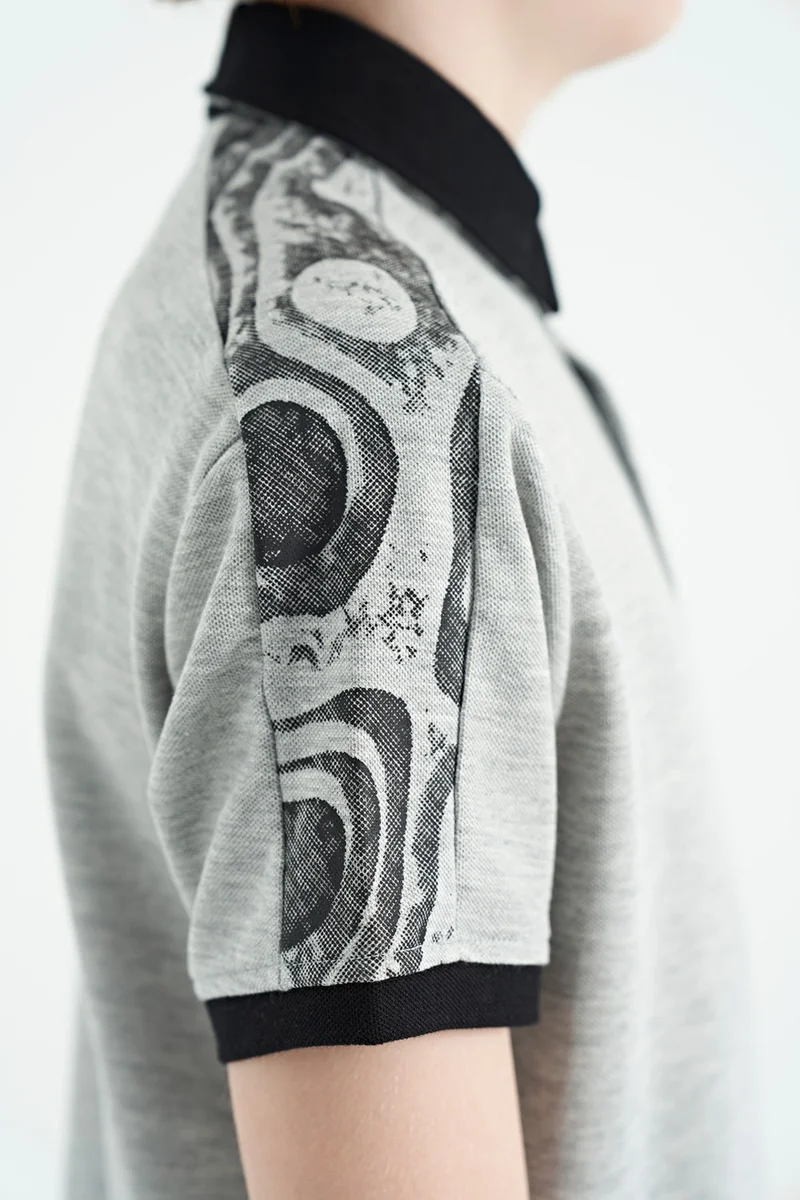 تومي لايف Gray Melange Print Detailed Pola Collar Standard Pattern Boys T-Shirt - 11166