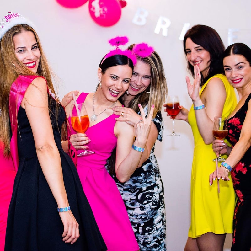 Glenmal أساور الحفلات البلاستيكية الهولوجرافية من جلينمال 500 قطعة مقاومة للماء للأحداث أساور نيون أساور للذراعين لحدائق المياه والحفلات والمهرجانات والمؤتمرات - Image 2