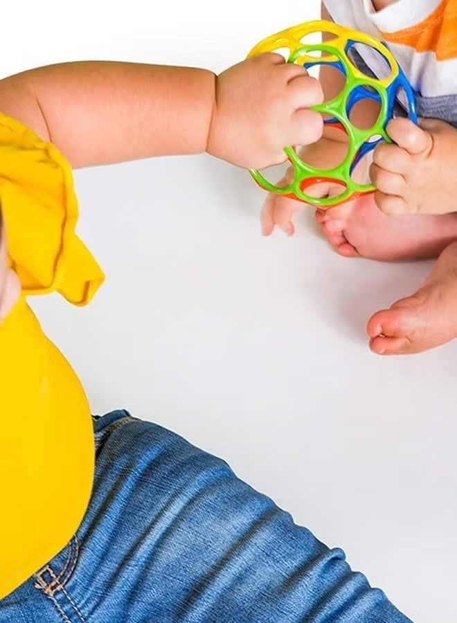 كرة كلاسيكية سهلة الإمساك - لعبة نشاط للرضع وخالية من مادة BPA للمواليد الجدد والرضع، لعبة تنموية ناعمة ومرنة بحجم 4 بوصات باللون الأحمر والأصفر والأخضر والأزرق (من عمر 0 شهر) - Image 2