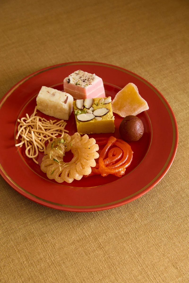 H&M 2-pack porcelain dinner plates