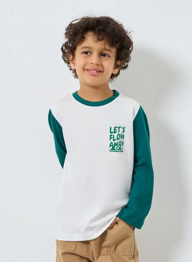 ستايلي تيشيرت ستايلي بويز بأكمام متباينة وطبعة جرافيك