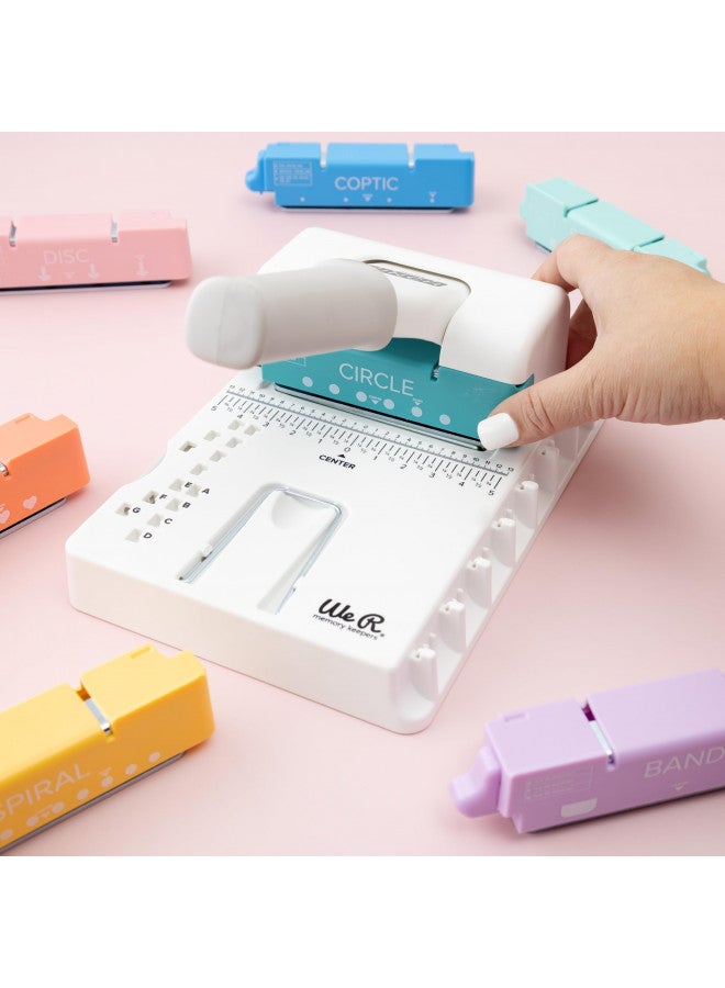 We R Memory Keepers مجموعة وي آر ميموري كيبرز مالتي سينش (2 في 1 دائرة وقرص) فنون ربط الكتب والحرف اليدوية والخياطة والتدوين وصنع البطاقات والطباعة وصناعة الورق للمكتب والمنزل وآلة لصق البطاقات - Image 3