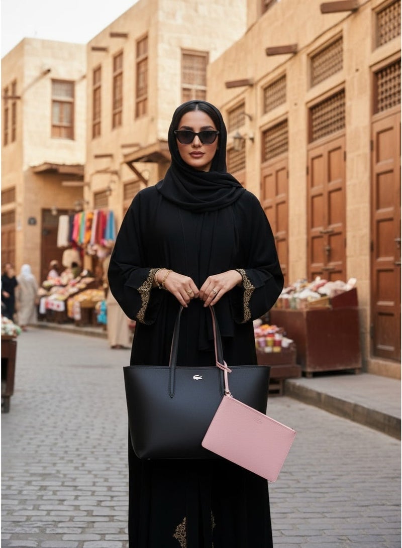 لاكوست حقيبة كاميرا نسائية من لاكوست موديل L12.12 عصرية متعددة الاستخدام بسعة كبيرة وإغلاق سحابي، بلون تباين أسود ووردي، مع حقيبة صغيرة وردية مجانية بنفس اللون | المقاس 35سم30سم14سم - Image 2