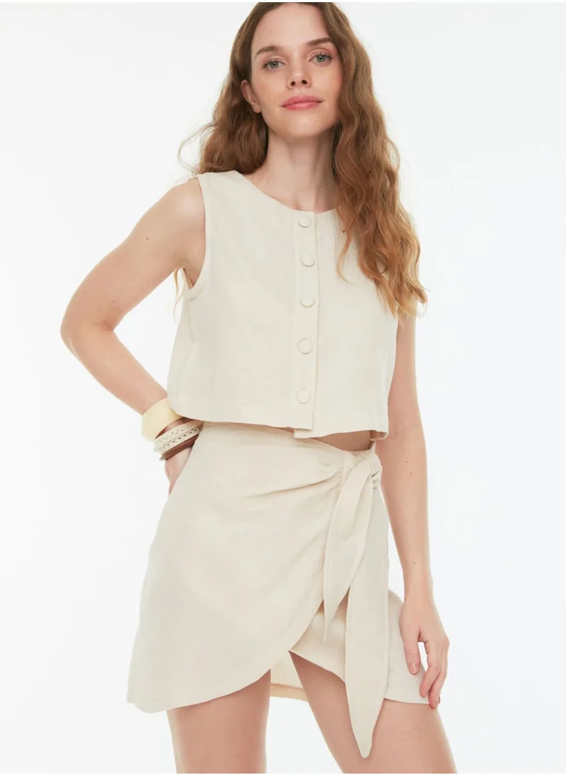 trendyol Crew Neck Button Detail Crop Top