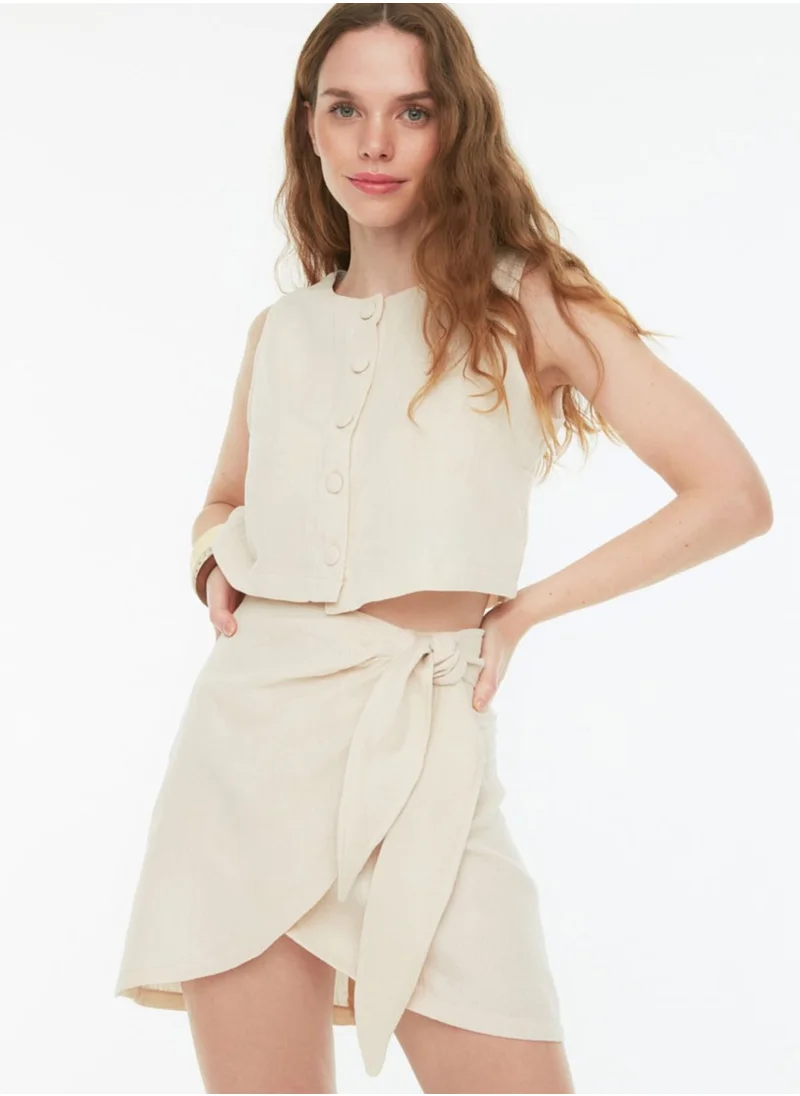 trendyol Crew Neck Button Detail Crop Top