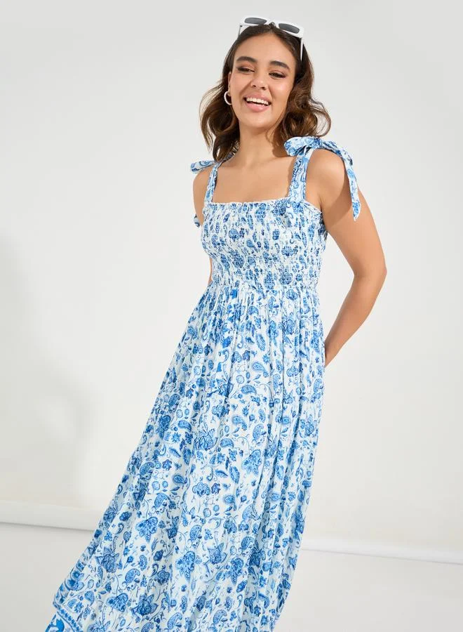 ستايلي فستان ماكسي مطبوع بالزهور بدون أكمام بكسرات ورباط