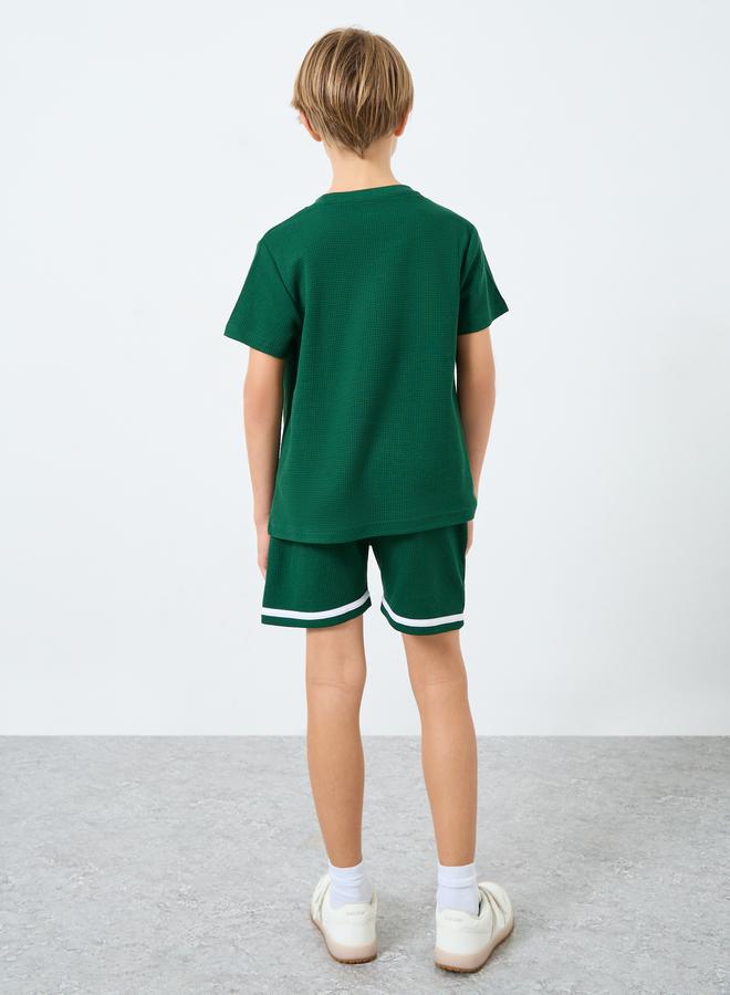 ستايلي طقم تيشيرت محبوك بنمط وافل مع شورت - Image 4