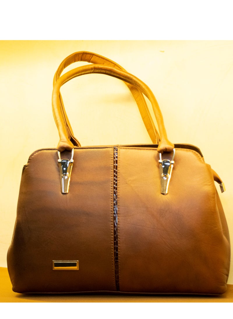 📌 شنطة جلد طبيعي هافان – للناس اللي بتحب العملية والأناقة 👜 المقاس: 30×25×10 سم – شنطة كبيرة تشيل كل حاجتك 🟤 اللون: هافان شيك يليق على كل لبسك 🧵 الخامة: جلد طبيعي 100% بتقفيل يدوي بجودة عالية 🔐 2 سوستة خارجية + 3 جيوب داخلية + سوستة سحرية بتنظم كل محتوياتك  ✔️ عملية + ستايل + تقسيم ذكي ✔️ مناسبة للشغل، الجامعة، أو الخروجات ✔️ متوفرة من Holy of Holies Store – لأنك تستاهلي الأفضل  📦 متاحة دلوقتي والتوصيل لكل المحافظات