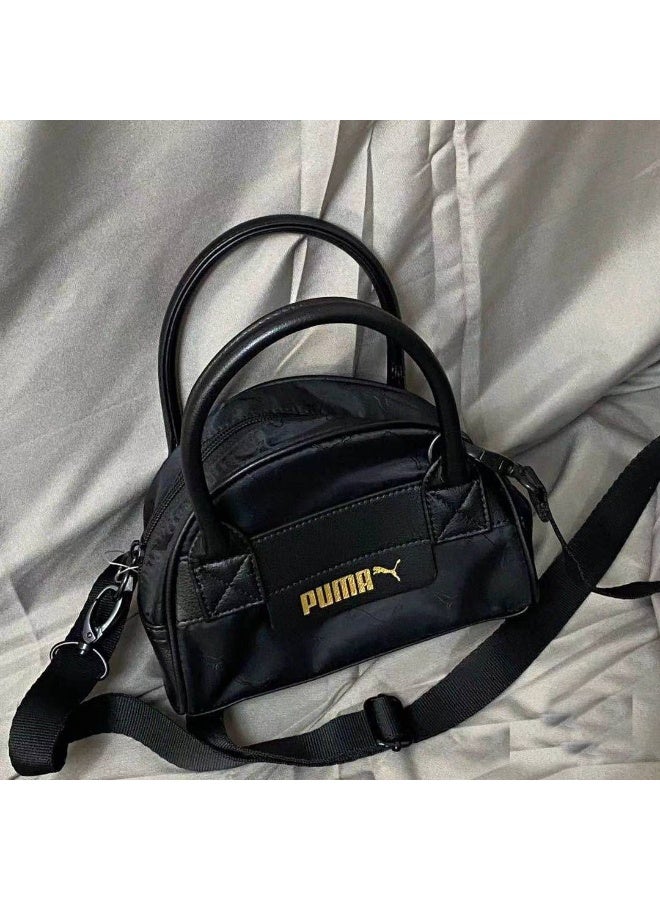 PUMA حقيبة يد صغيرة سوداء من بومّا (شعار ذهبي معدني + تفاصيل مبطنة) - Image 2