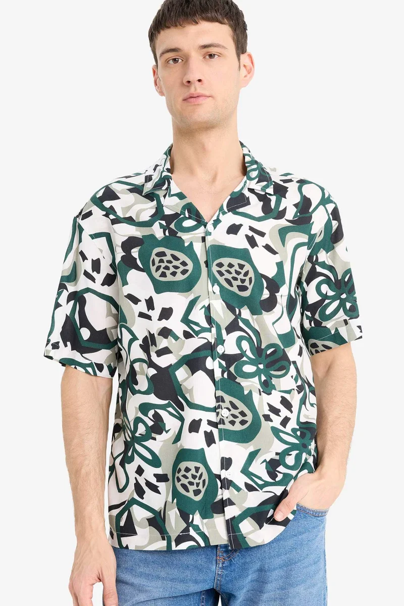 ديفاكتو Regular Fit Apache Neck Printed Short Sleeve Shirt