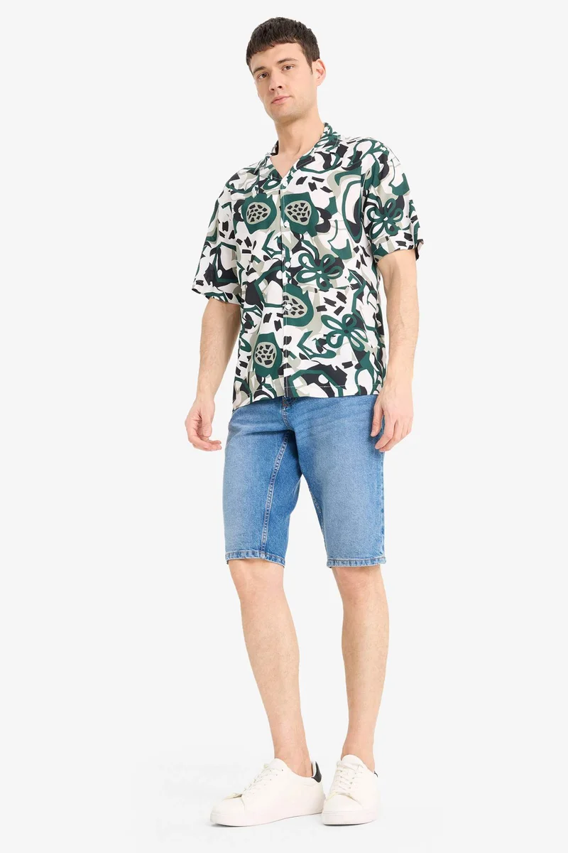 ديفاكتو Regular Fit Apache Neck Printed Short Sleeve Shirt