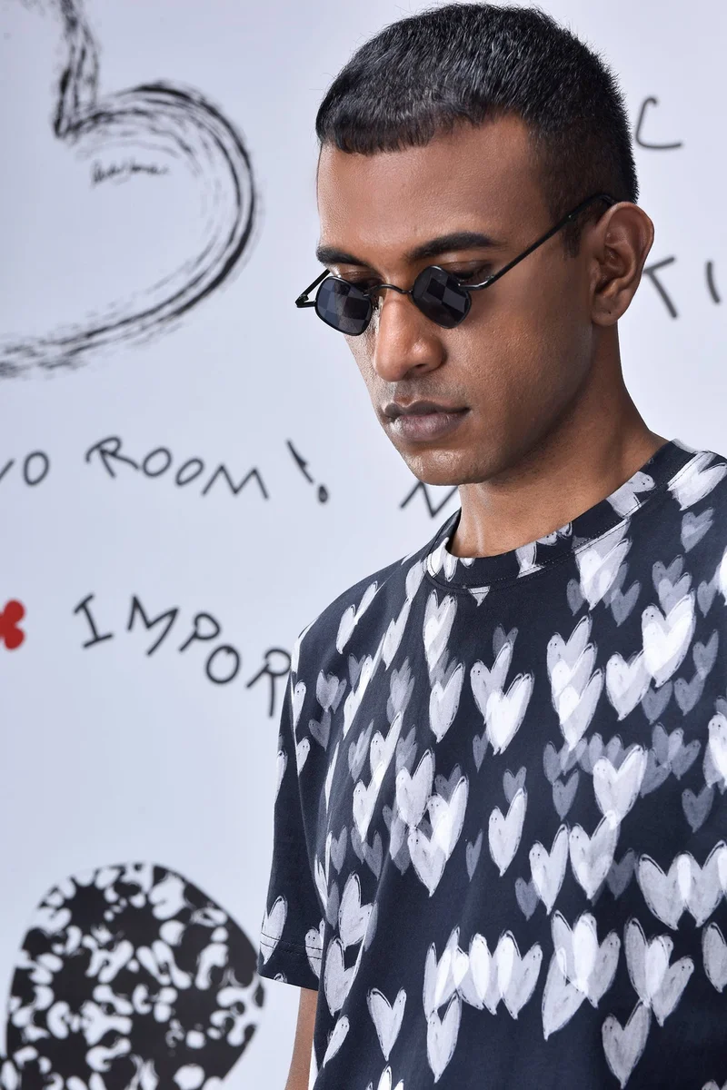 Genes Lecoanet Hemant تيشيرت قطن جيرسي أسود بطبعة قلب