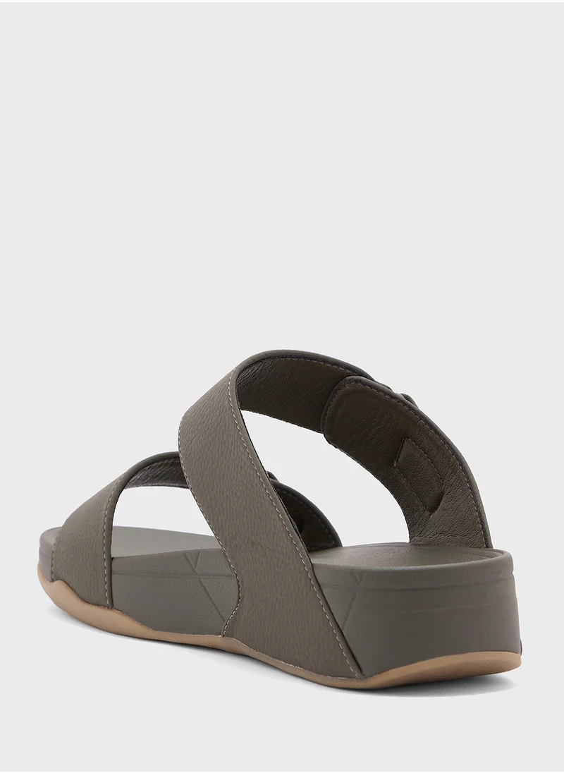 روبرت وود Arabic Sandals