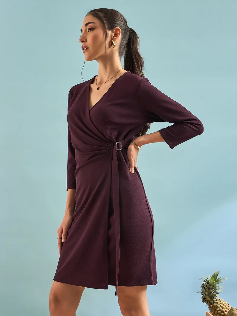 بانيت فستان فالنتينو (Valentino) لفّ (Wrap) محكم لتقسيم الجسم (Bodycon) بطول الركبة - بنفسجي