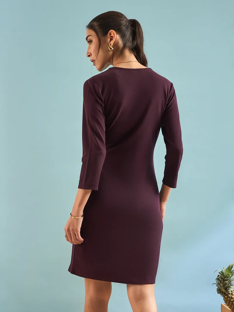 بانيت فستان فالنتينو (Valentino) لفّ (Wrap) محكم لتقسيم الجسم (Bodycon) بطول الركبة - بنفسجي