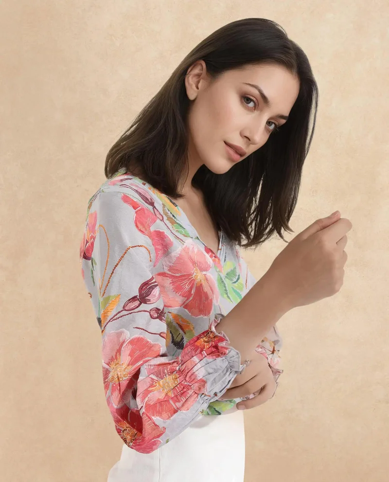 Rareism Women's Floral Fantasy: V-Neck Crop Top