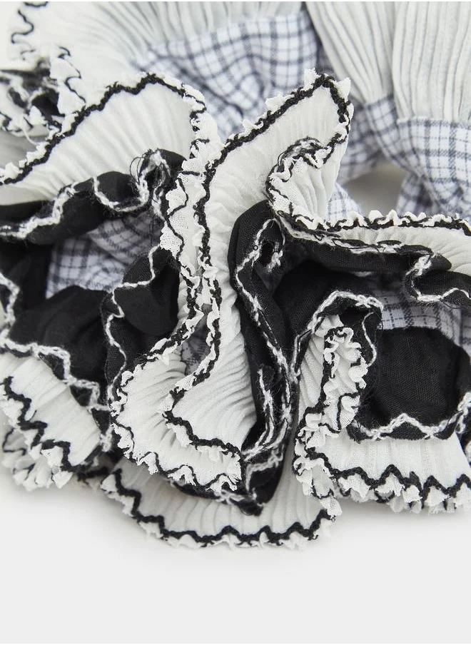 Styli Textured Scrunchie