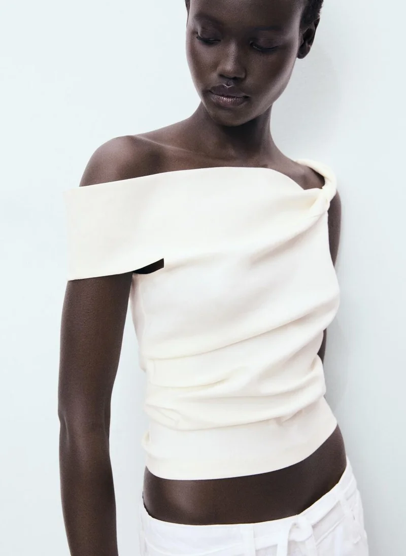 مانجو Asymmetrical Strapless Top