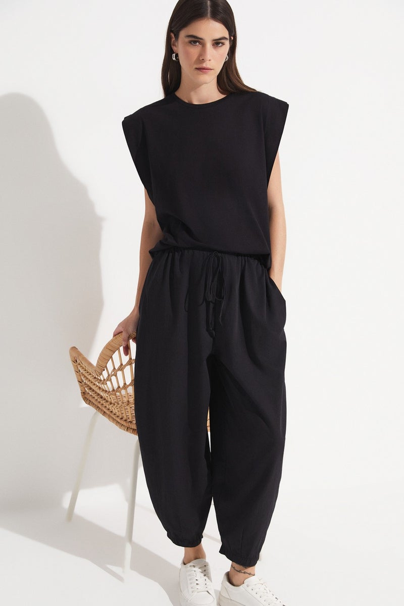 JUNE Basic Cotton Crew Neck Sleeveless T-Shirt  - Image 3
