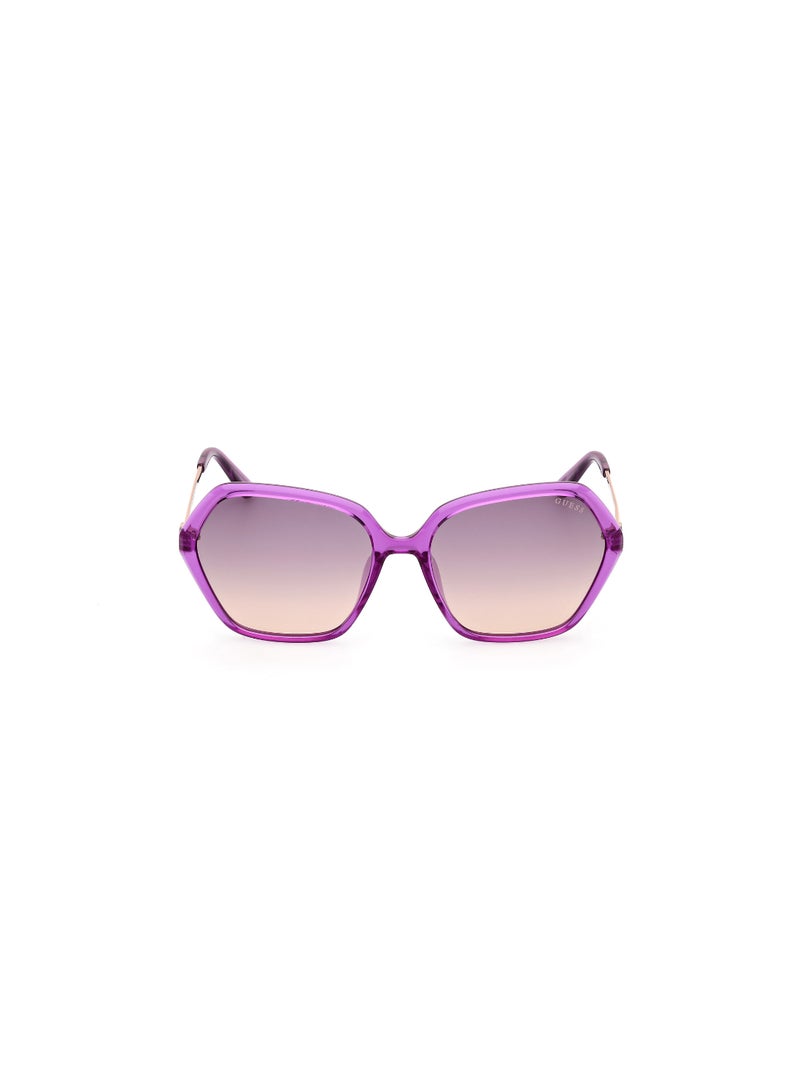 GUESS نظارة شمسية نسائية من البلاستيك بتصميم غير متماثل وعدسات عاكسة GU0013481Z55 - مقاس العدسة: 55 مم - بنفسجي لامع - Image 2