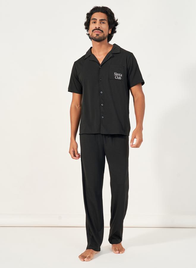 ستايلي طقم من بنطال بيجاما مع قميص بأكمام قصيرة - Image 1