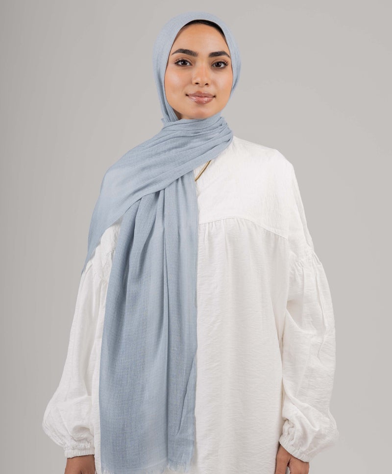 طرحة كتان أنيقة بألوان سماوية
