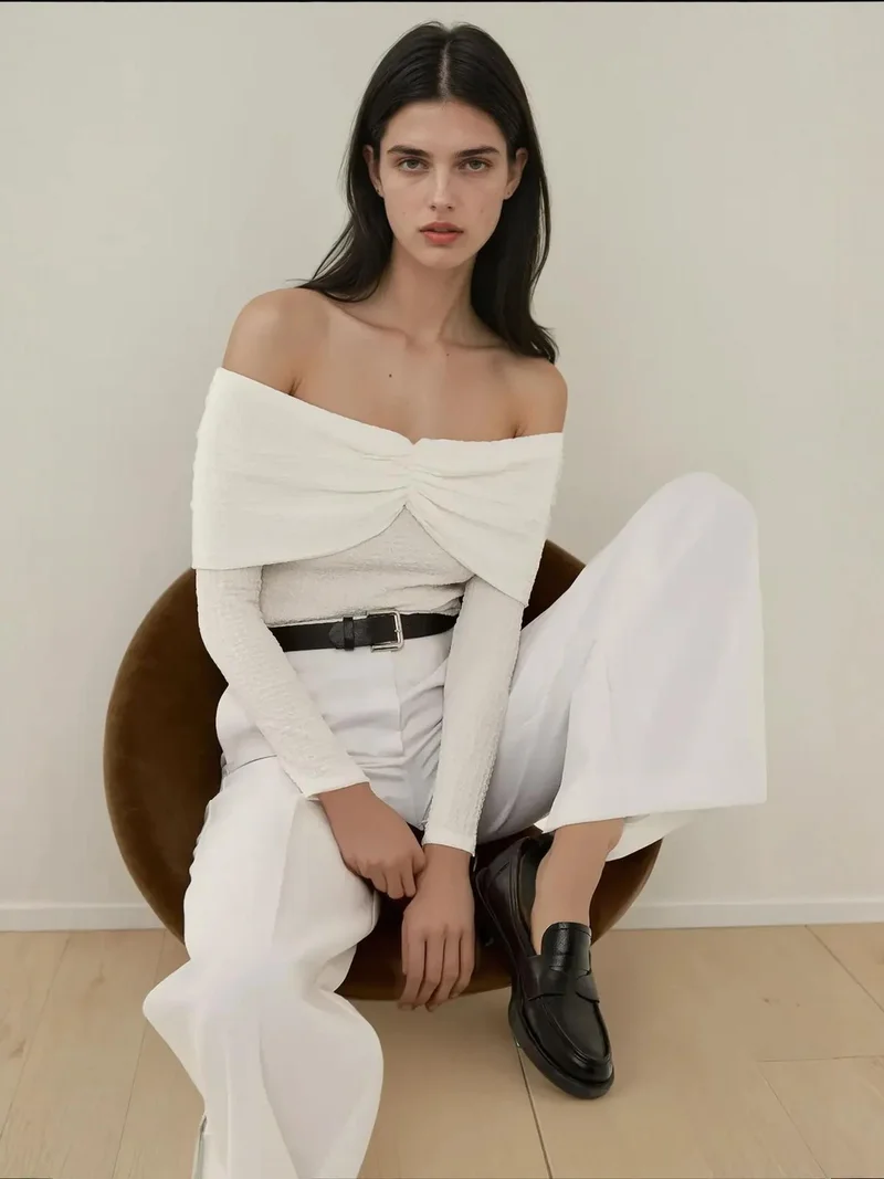 زوبعة بلوزة بكتف مكشوف بنقوش بارزة