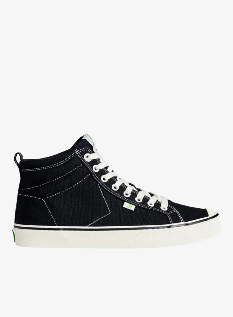 Cariuma OCA High Black Canvas Contrast Thread