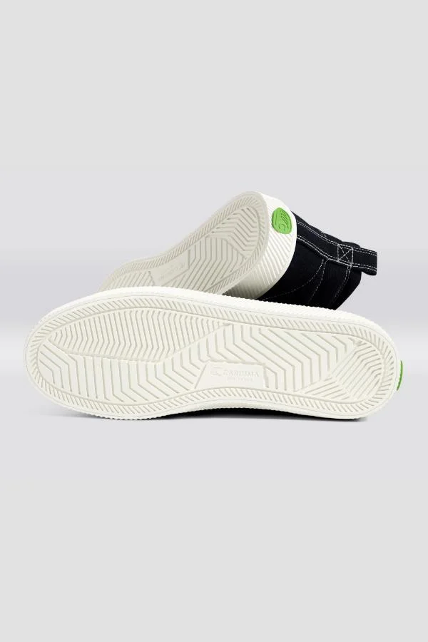 Cariuma OCA High Black Canvas Contrast Thread