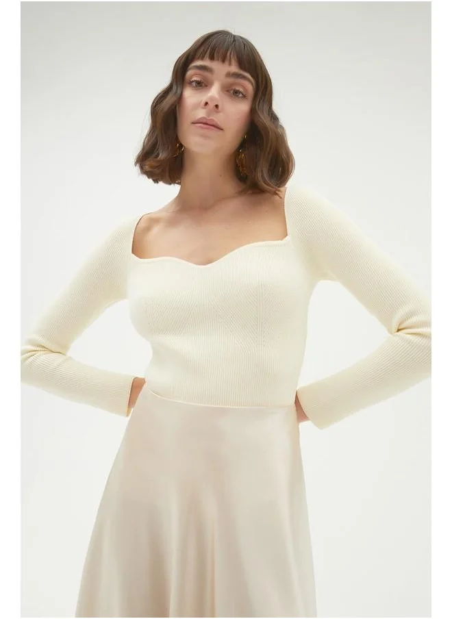 جون June Heart Neck Knitwear Sweater Ecru