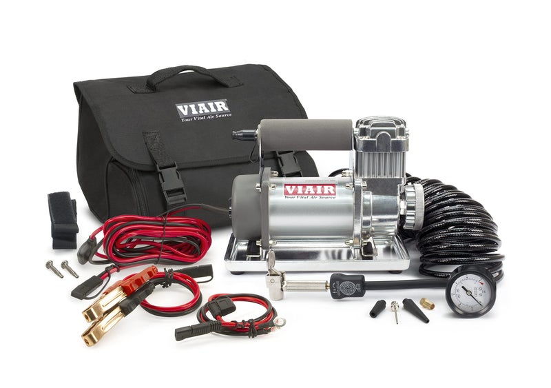 Viair مجموعة ضاغط محمول Viair 30032 300P SXS مع شاحن بطارية وربط ضاغط (12 فولت، 33% واجب، 150 PSI)، CE. - Image 5
