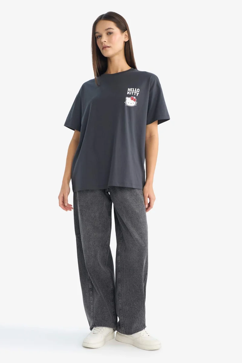 ديفاكتو Hello Kitty Printed Oversize T-Shirt