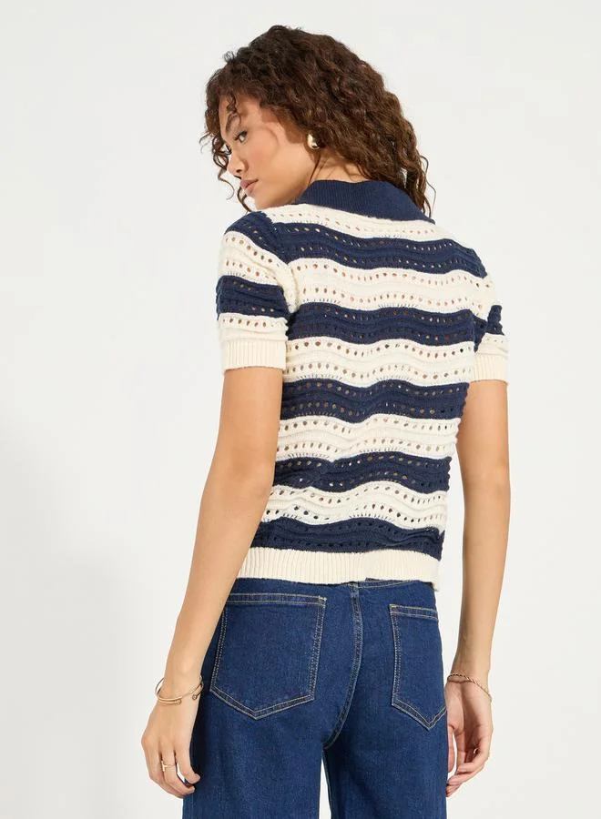 Styli Hollow Knit Wavy Stripe Pattern Polo T-Shirt