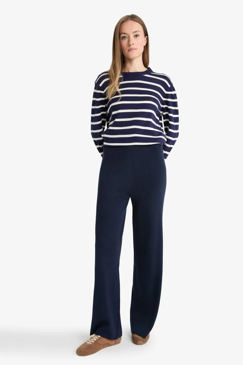 ديفاكتو Regular Fit Straight Leg Trousers