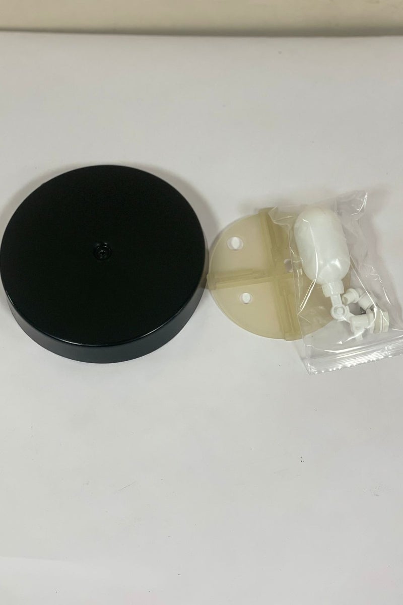 Direct connection to the water filter, an alternative to the water bottle. Black color.