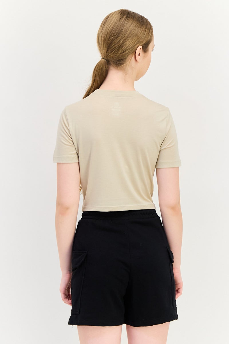 Nike قمصان تدريب قصيرة الأكمام للنساء بتصميم نحيف، بيج - Image 3