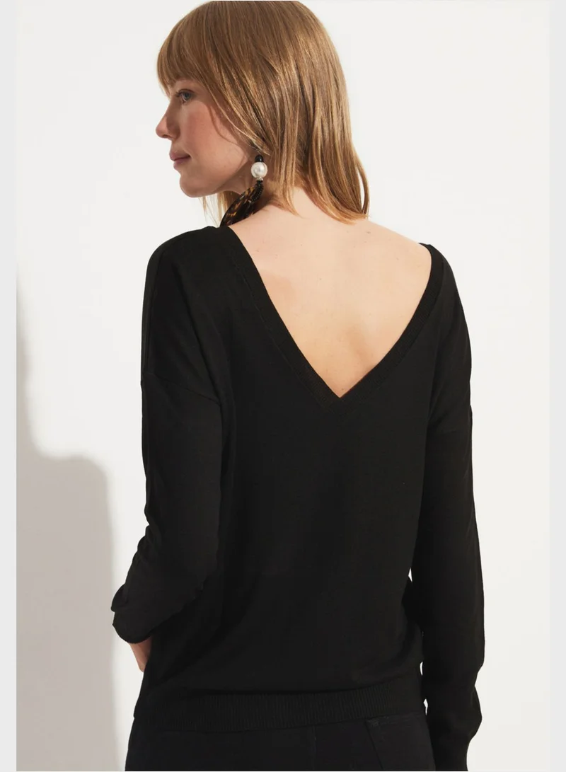 JUNE V-Neck Knitted Sweater