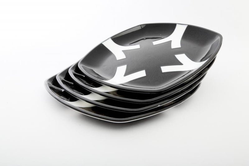 Cutting EDGE Microwaveable Dual Colour Snack Plates Set of 4 BlackWhite - Image 1