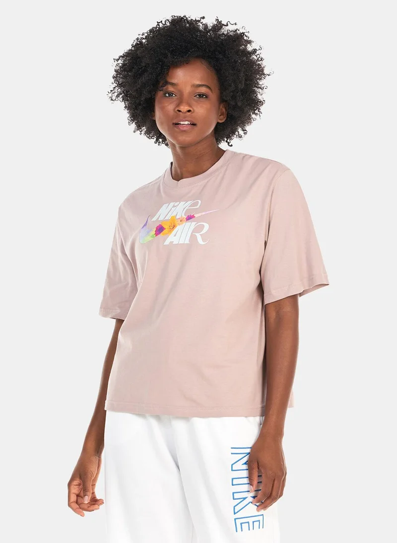Nike Women's Sportswear Graphic Boxy T-Shirt