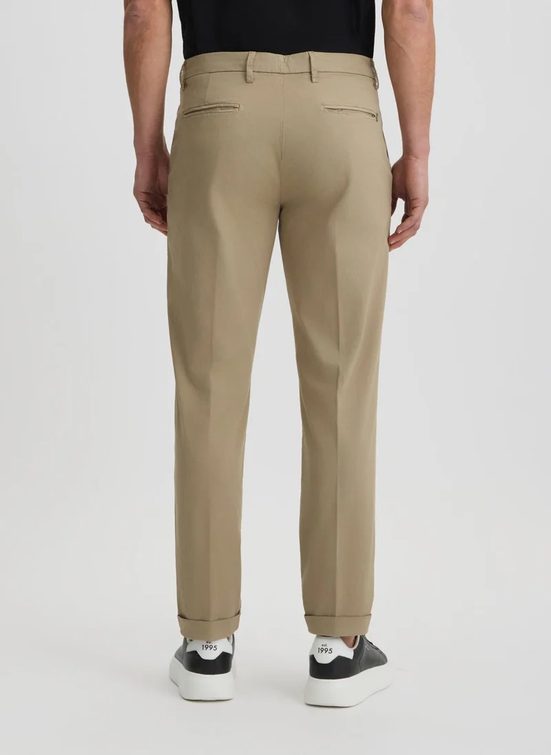ليو جو Slim Fit Chinos