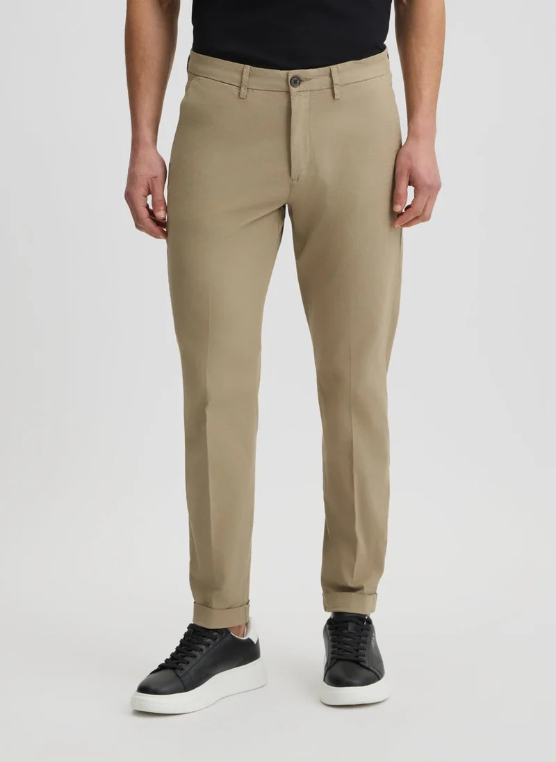 ليو جو Slim Fit Chinos