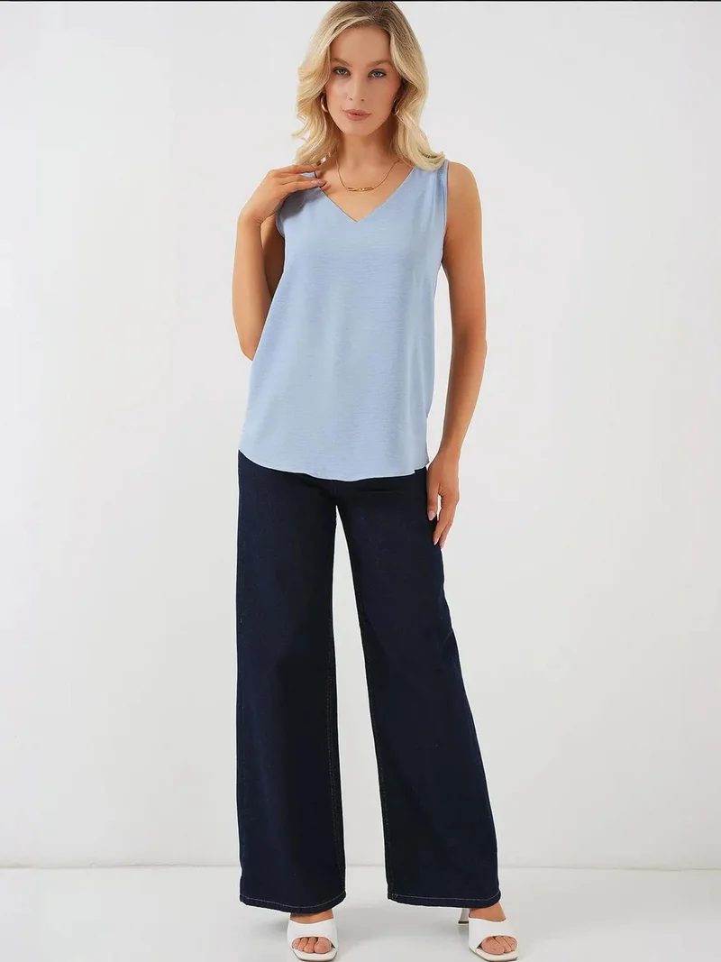 بيغ دارت بلوزة بدون أكمام بياقة على شكل حرف  وملمس