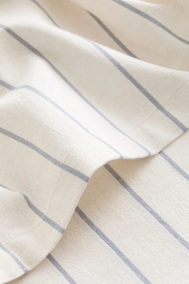 H&M Patterned linen-blend tablecloth