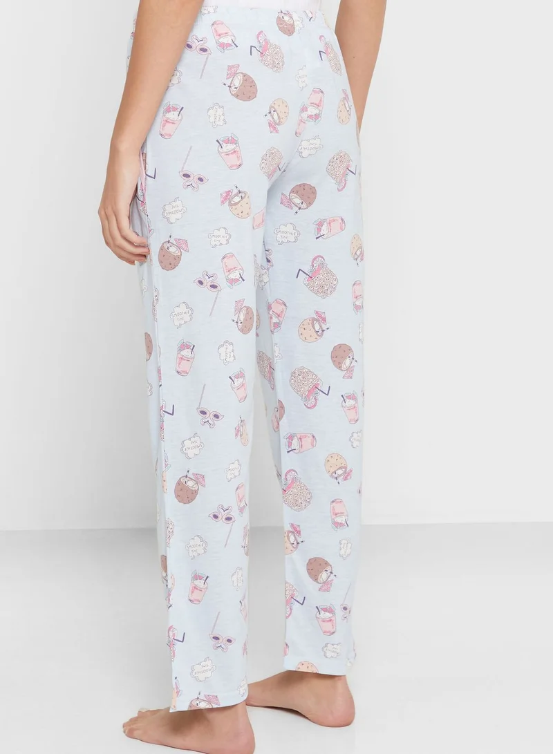 ترينديول V-Neck T-Shirt & Printed Pyjama Set